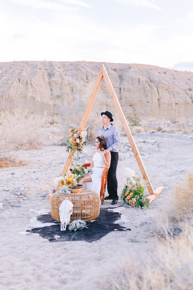 boho couple triangle arch elopement
