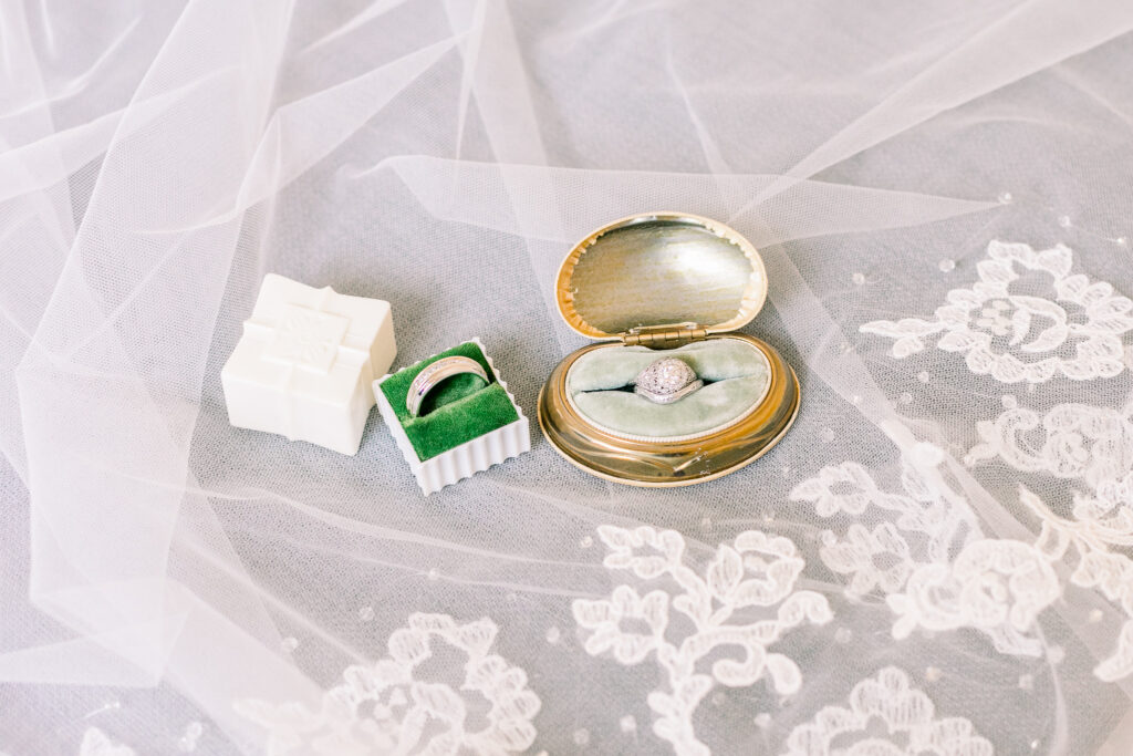 vintage glam wedding accessories